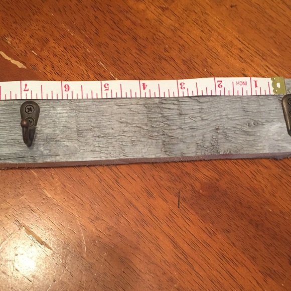 Hand Crafted-Wall mounted hook rail - Picture 6 of 8